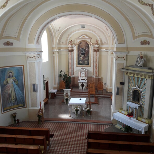 Farský kostol Svätého Jána Nepomuckého - pohľad zvnútra | Veľké Chrašťany