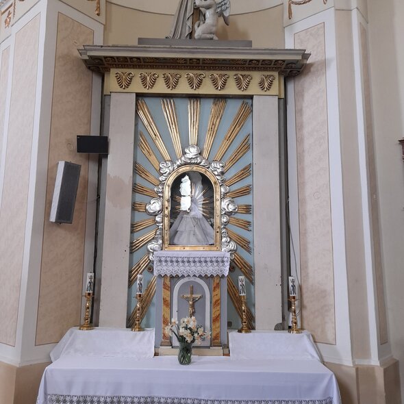 Oltár Panny Márie | Farský kostol Veľké Chrašťany